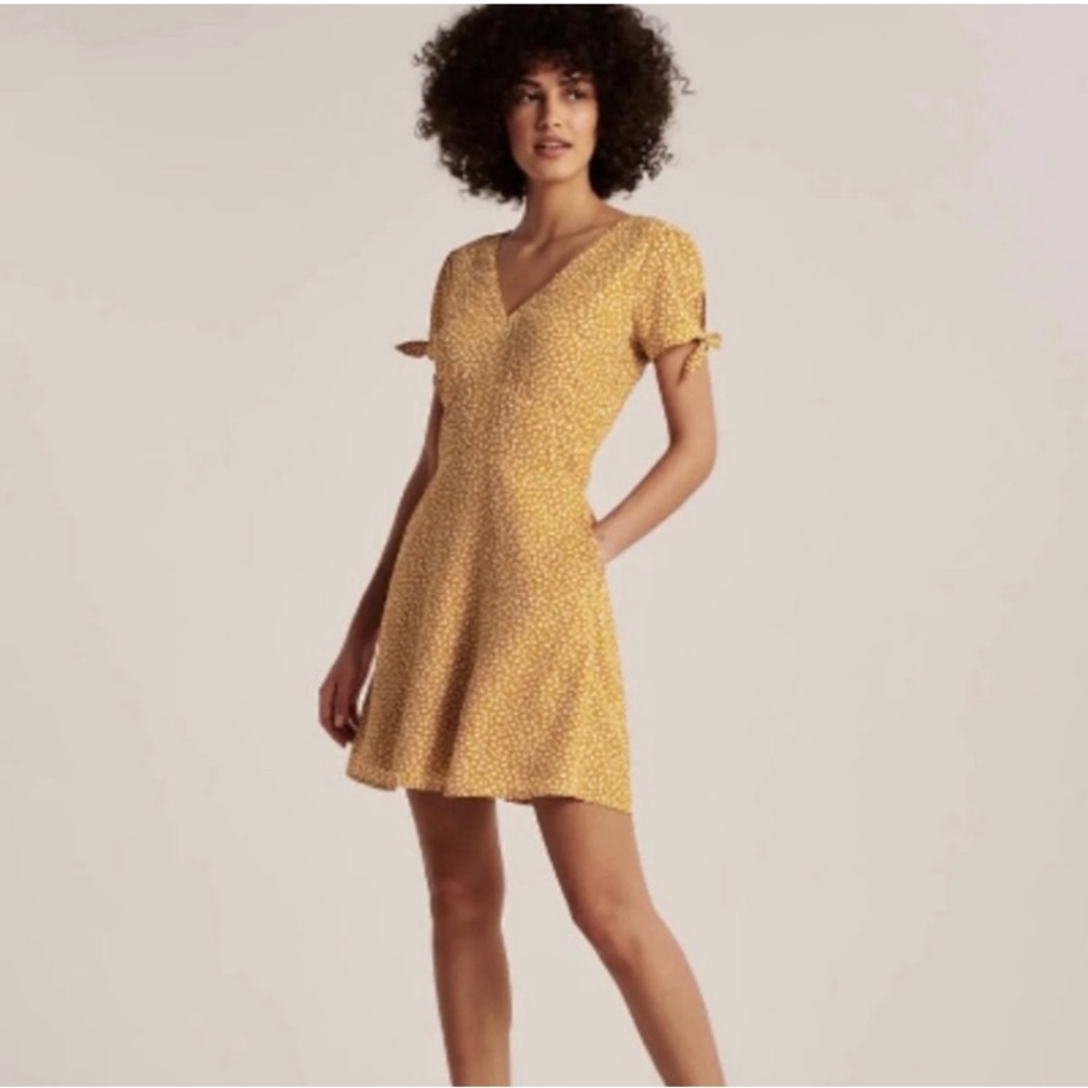 Abercrombie & Fitch Yellow V-Neck Puff Sleeve Sundress - Picture 3 of 8